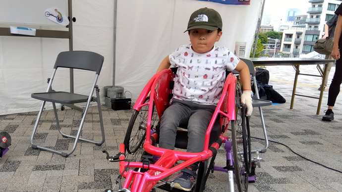 【セイコーGGP】体験型ブースで大会をもっと楽しもう!パラ陸上のレーサー試乗会!セレスポブース