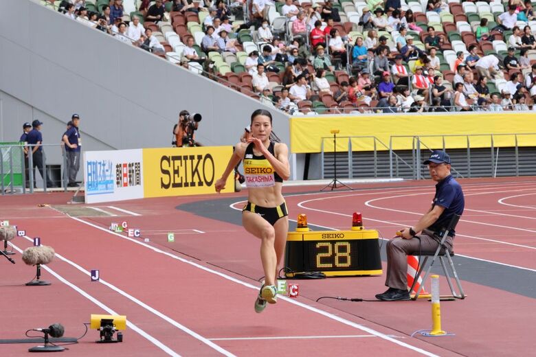 【セイコーGGP】女子 三段跳： 久しぶりの国立競技場で優勝を飾った高島真織子（九電工）