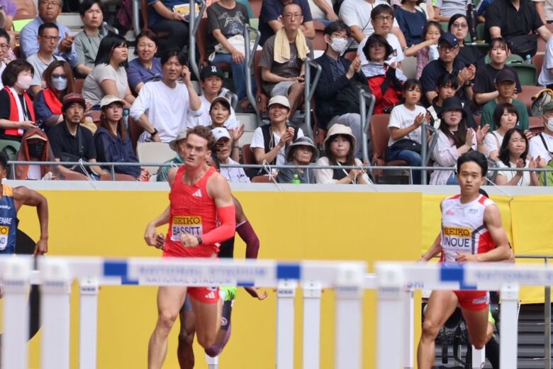 【セイコーGGP】男子 400mハードル：多くの観客が見つめる中、トレバー バシットが1位に